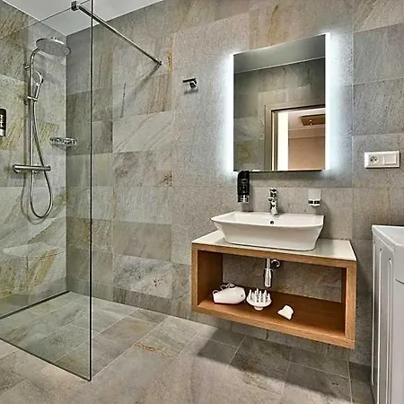 Aplend Hotel 4*